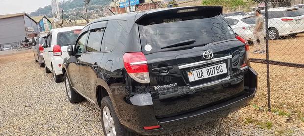 Toyota Vanguard 2010 Black