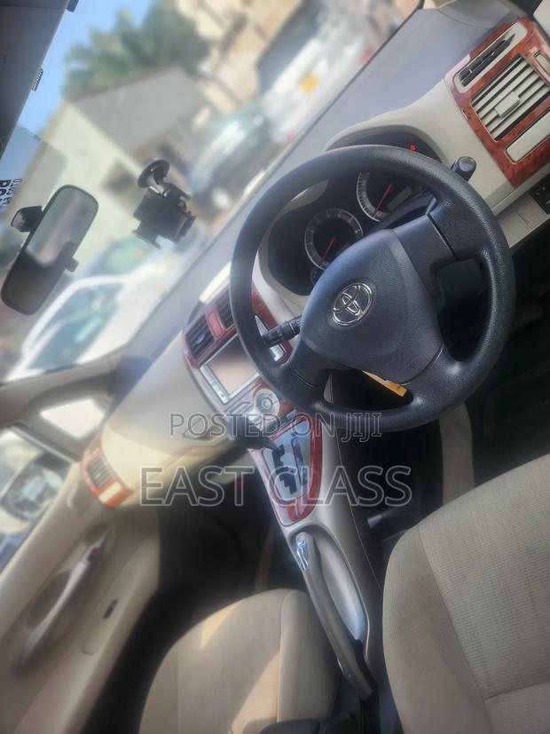 Toyota Auris 2009 Silver