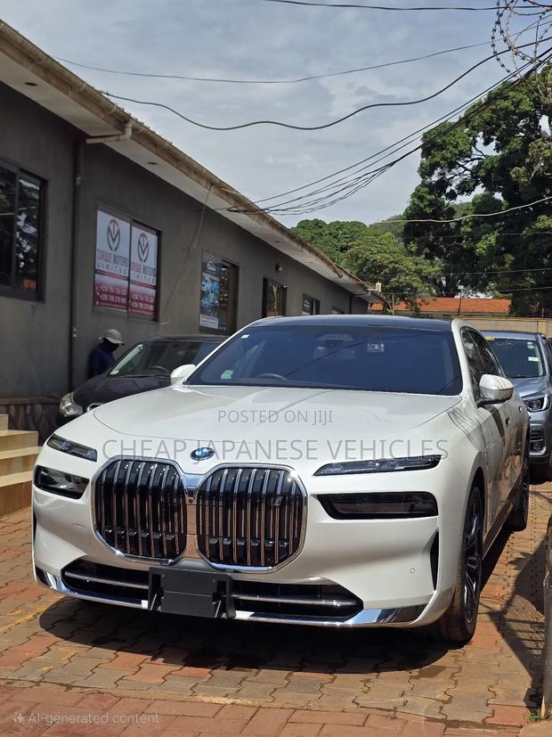 New BMW i7 2024 White