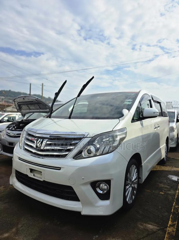 Toyota Alphard 2.4 Petrol AWD 2012 White