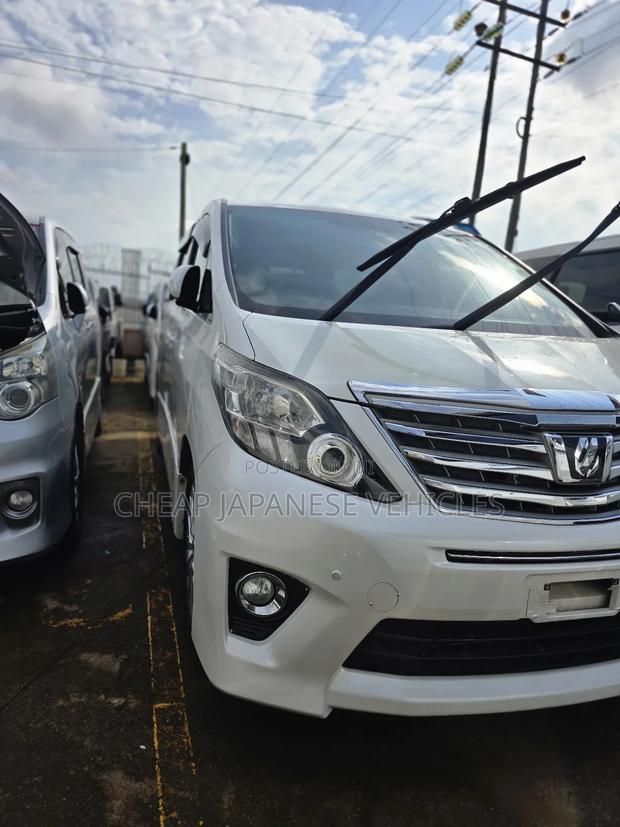 Toyota Alphard 2.4 Petrol AWD 2012 White