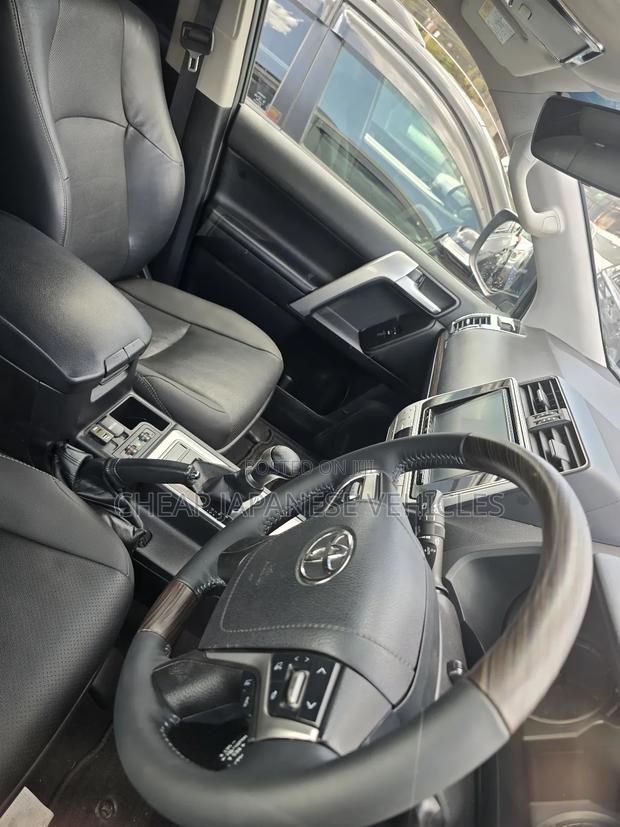 Toyota Land Cruiser Prado 2.8 2017 Beige