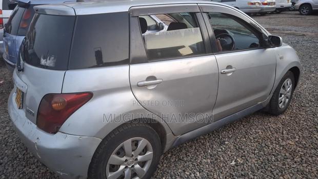 Toyota IST 2006