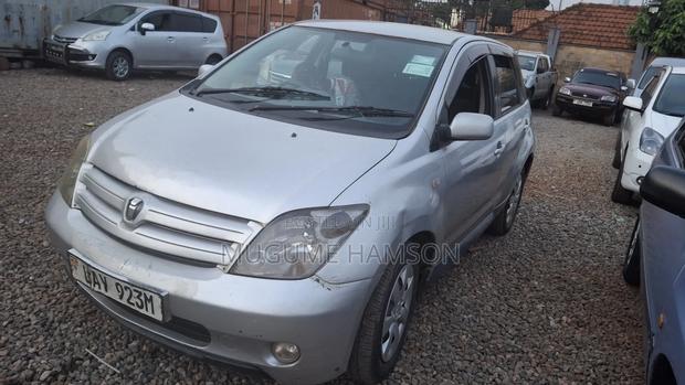Toyota IST 2006