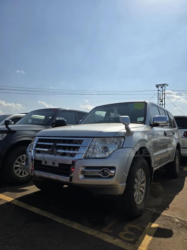 Mitsubishi Pajero 3.0 2012 Silver