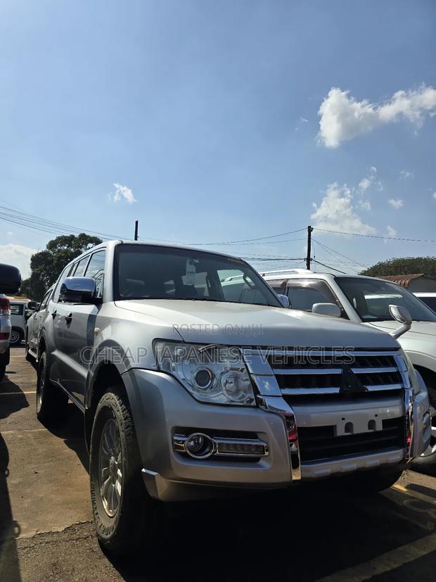 Mitsubishi Pajero 3.0 2012 Silver