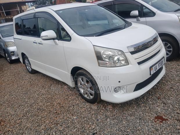 Toyota Noah 2011 White