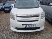 Toyota Noah 2011 White for sale