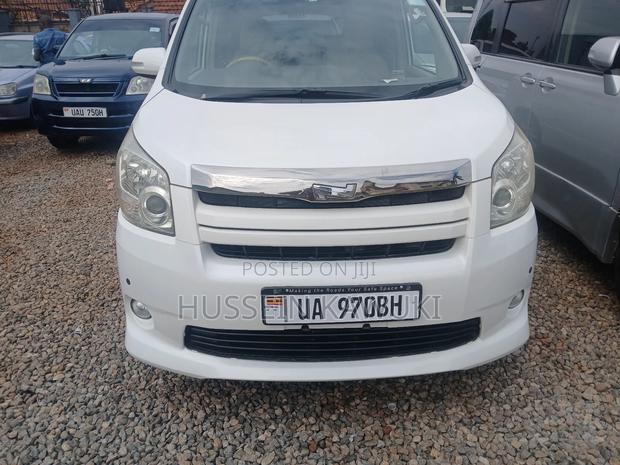 Toyota Noah 2011 White