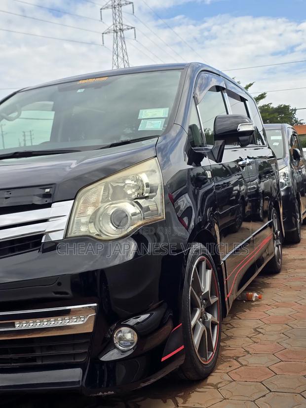 Toyota Noah 2012 Black