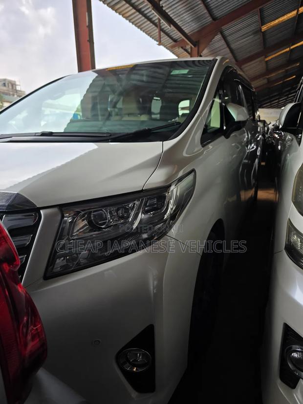 Toyota Alphard 2.5 Petrol AWD 2017 White