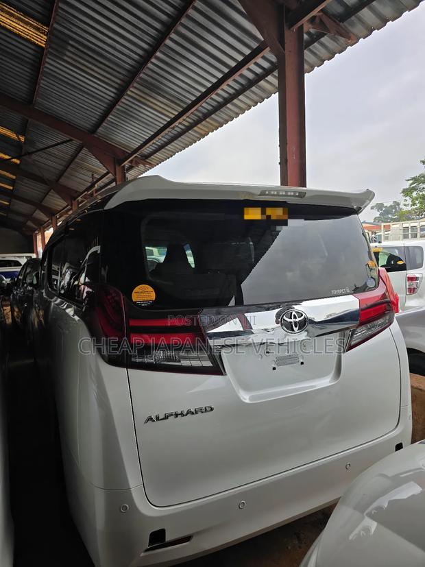 Toyota Alphard 2.5 Petrol AWD 2017 White