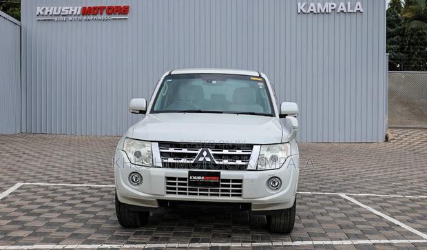 Mitsubishi Pajero 2012 White
