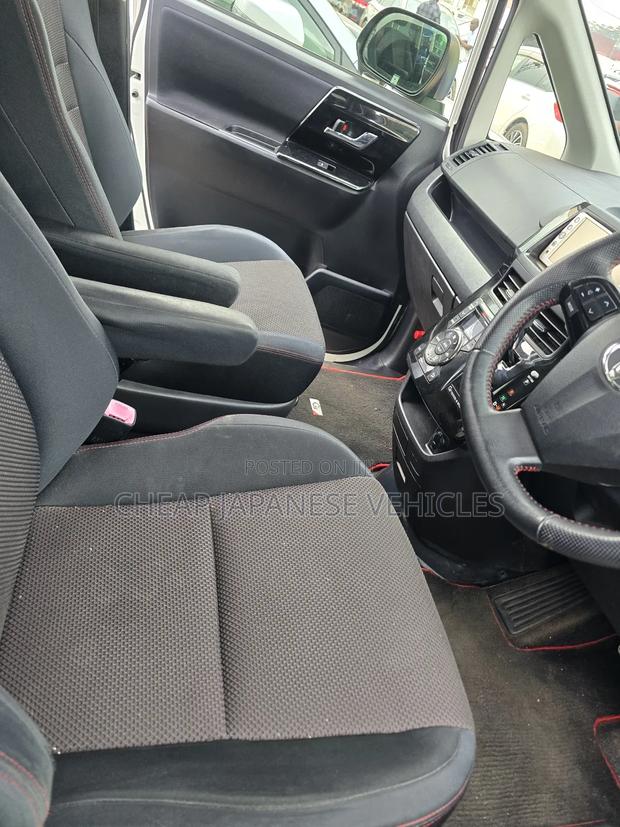 Toyota Noah 2012 White