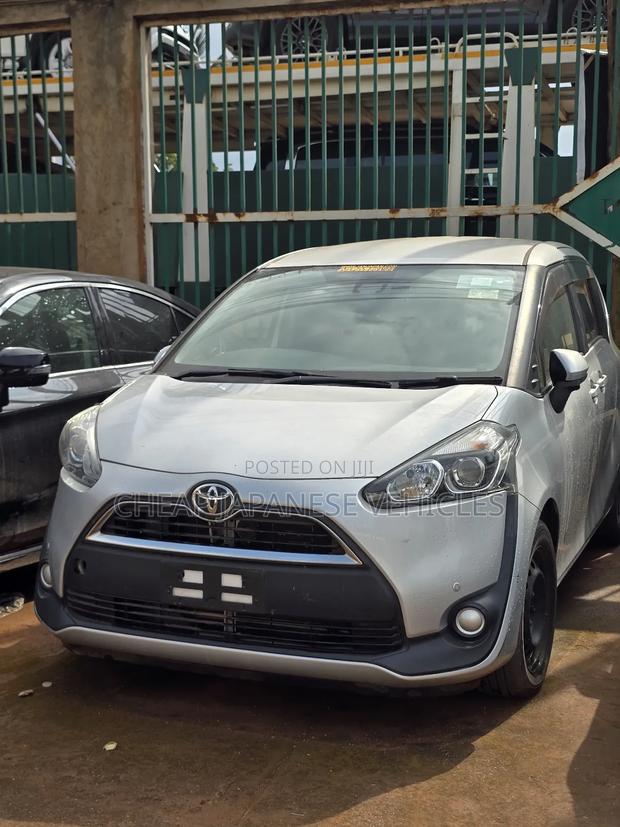 Toyota Sienta 1.5 FWD 2016 Silver