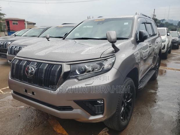 Toyota Land Cruiser Prado 2022 Silver