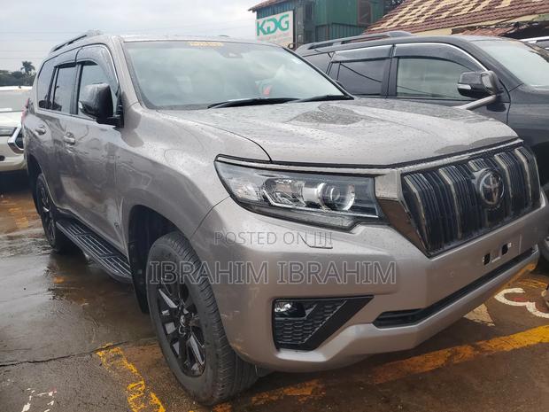 Toyota Land Cruiser Prado 2022 Silver