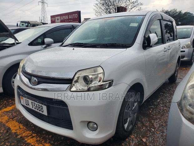 Toyota Sienta 2011 White