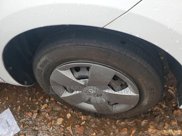 Toyota Sienta 2011 White