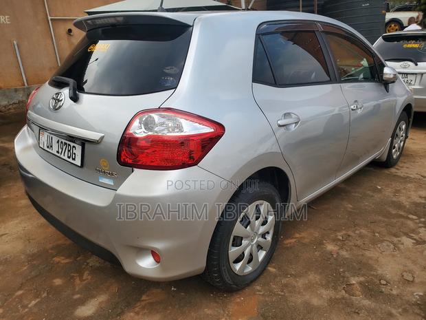 Toyota Auris 2010 Silver