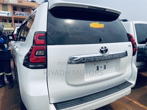 Toyota Land Cruiser Prado 2.8 2017 White