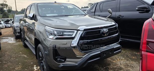 Toyota Hilux 2020 Brown
