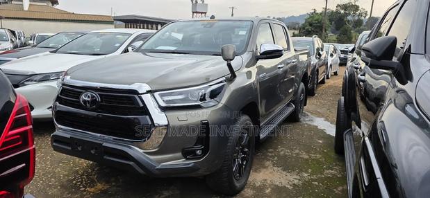 Toyota Hilux 2020 Brown