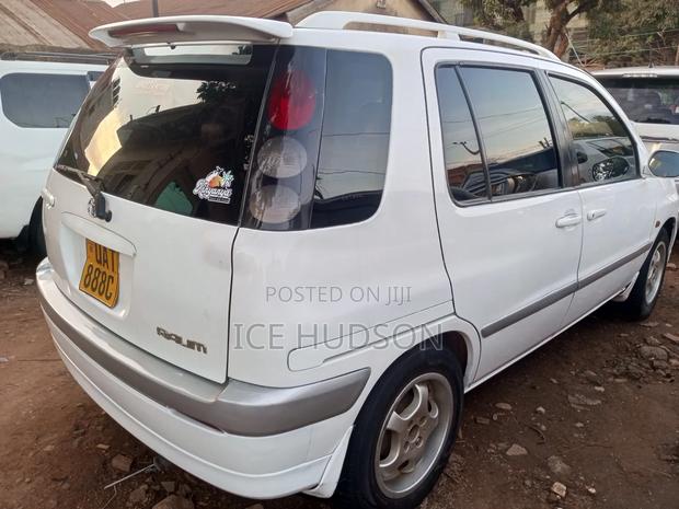 Toyota Raum 2000 White
