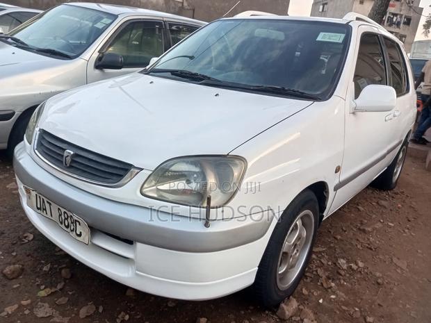 Toyota Raum 2000 White