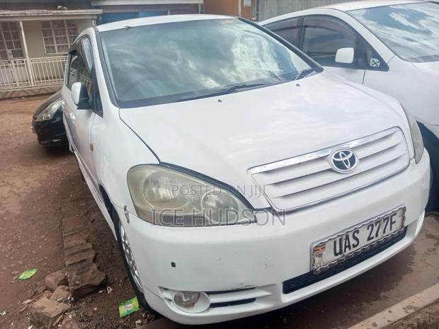 Toyota Ipsum 2003 White