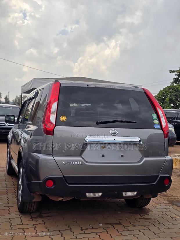 Nissan X-Trail 2.0 Petrol XE 2012 Gray