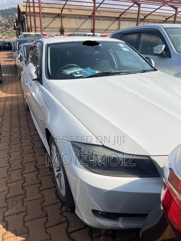 BMW 320i 2011 White
