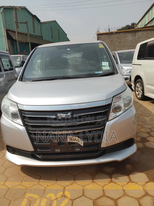 Toyota Noah 2016 Silver