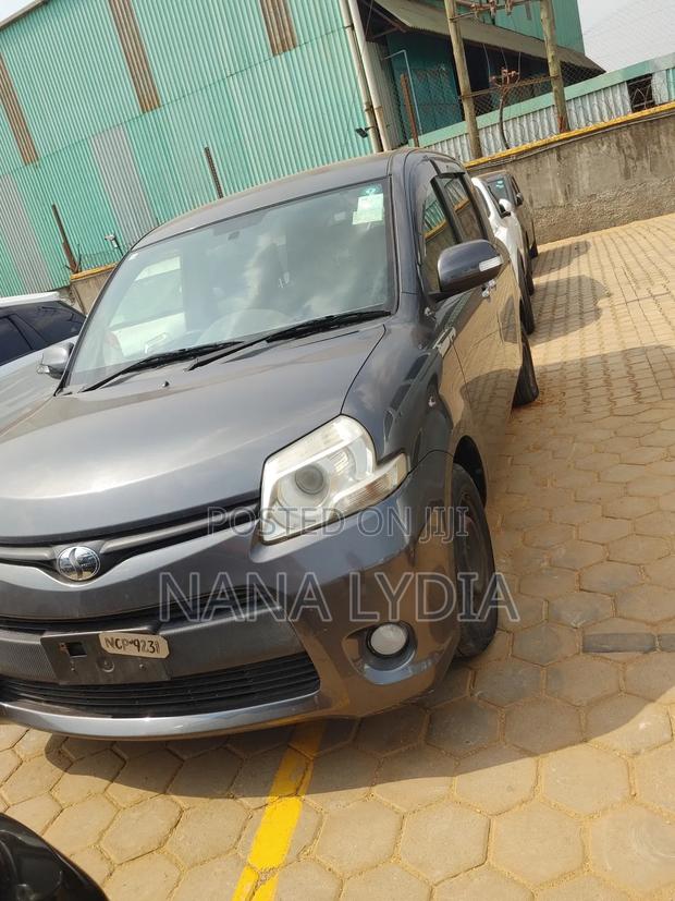 Toyota Sienta 2012 Gray