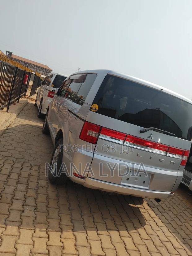 Mitsubishi Delica 2012 Silver