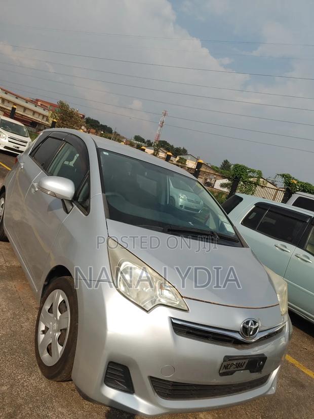 Toyota Ractis 2012 Silver