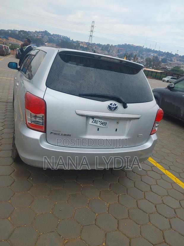 Toyota Corolla Fielder 2011 Silver