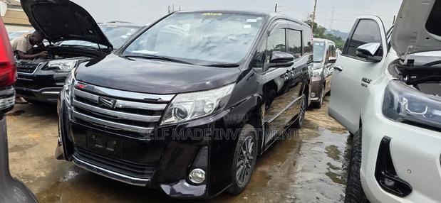 Toyota Noah 2016 Brown