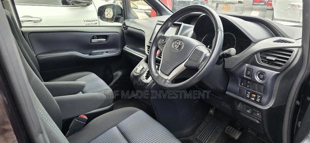 Toyota Noah 2016 Brown