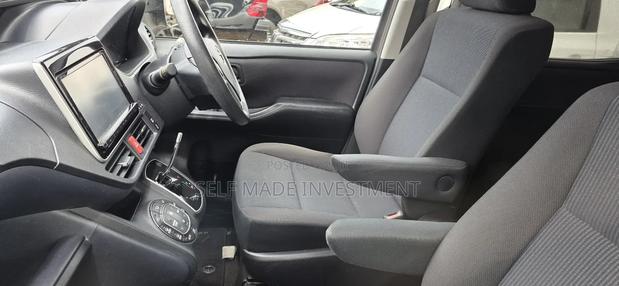 Toyota Noah 2016 Gold