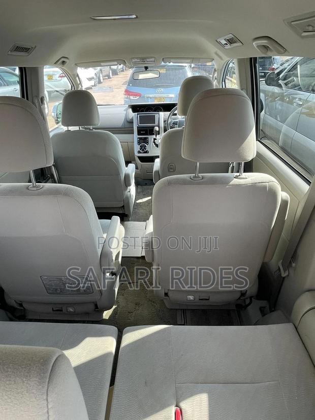 Toyota Noah 2010 Blue