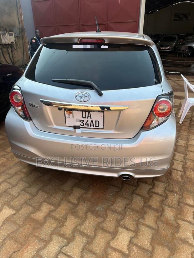 Toyota Vitz 2016 Silver