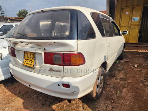 Toyota Ipsum 1999 White