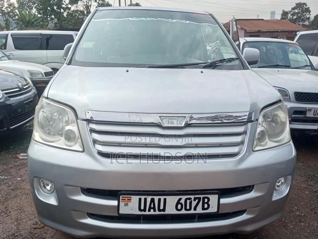 Toyota Noah 2003 Teal