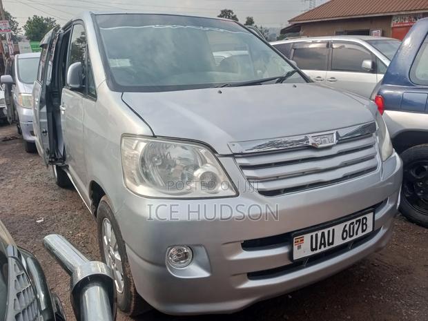 Toyota Noah 2003 Teal