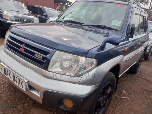 Mitsubishi Pajero IO 2000 Blue