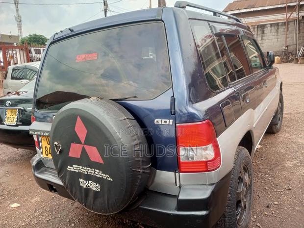 Mitsubishi Pajero IO 2000 Blue