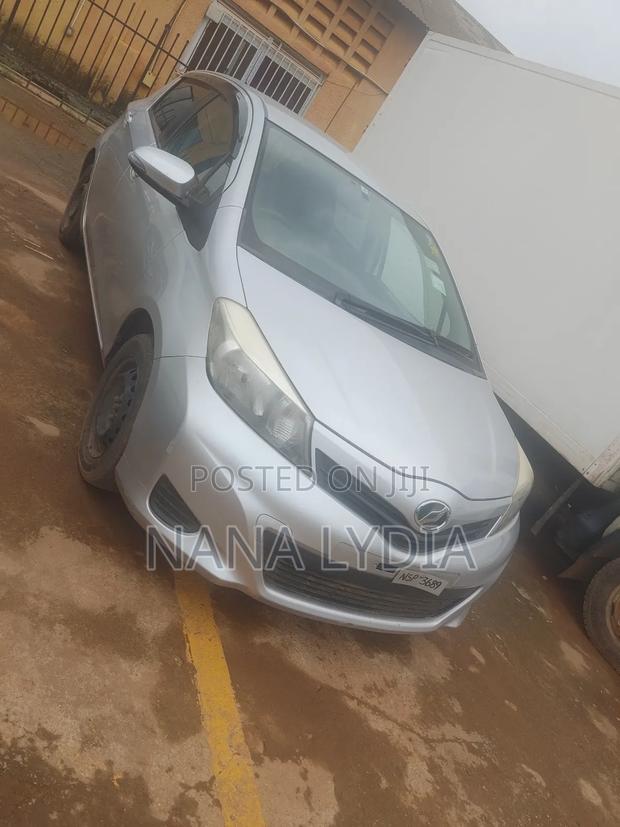 Toyota Vitz 2011 Silver