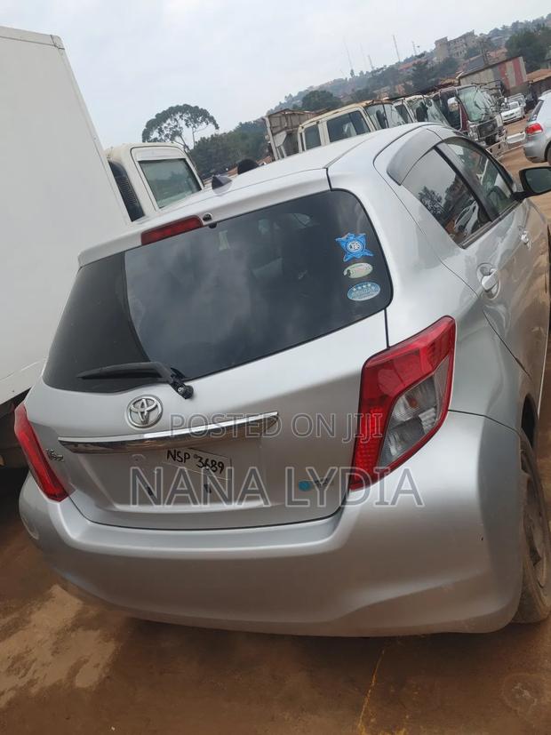 Toyota Vitz 2011 Silver