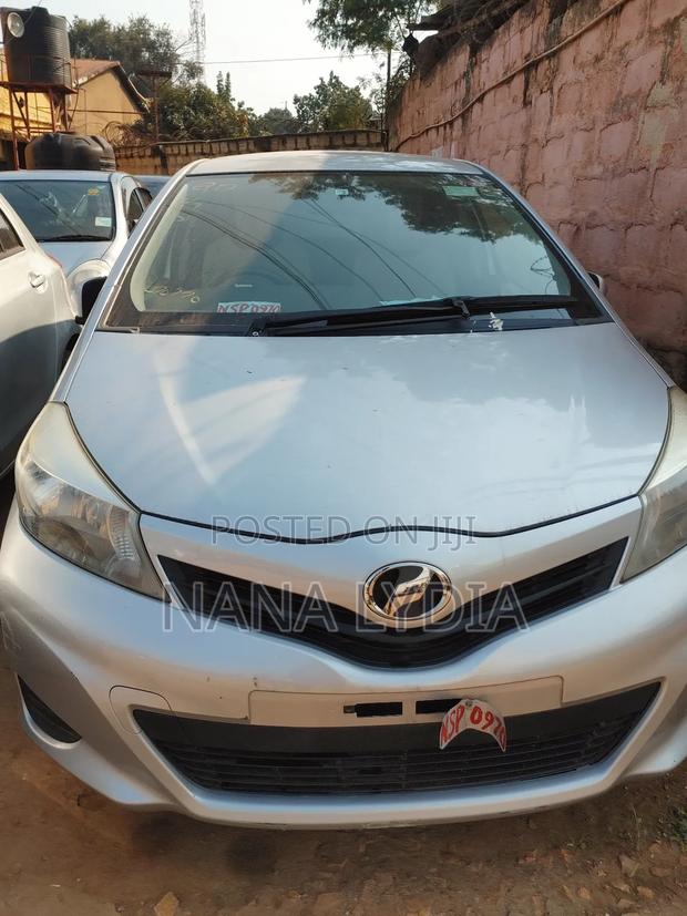Toyota Vitz 2011 Silver